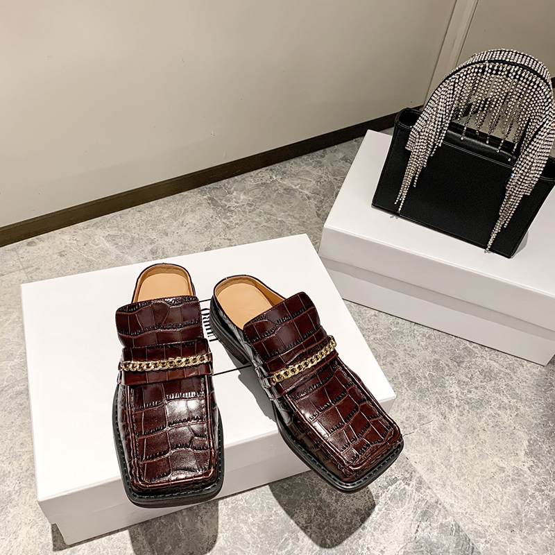 Embossing Genuine Leather Women Casual Half Slippers Shoe Sandals Designer Lady Brand Leisure Moccasins Sandal Good Quality Style2, Style1
Embossing Genuine Leather Women Casual Half Slippers Shoe Sandals Designer Lady Brand Leisure Moccasins Sandal Good Quality Style2, Style1