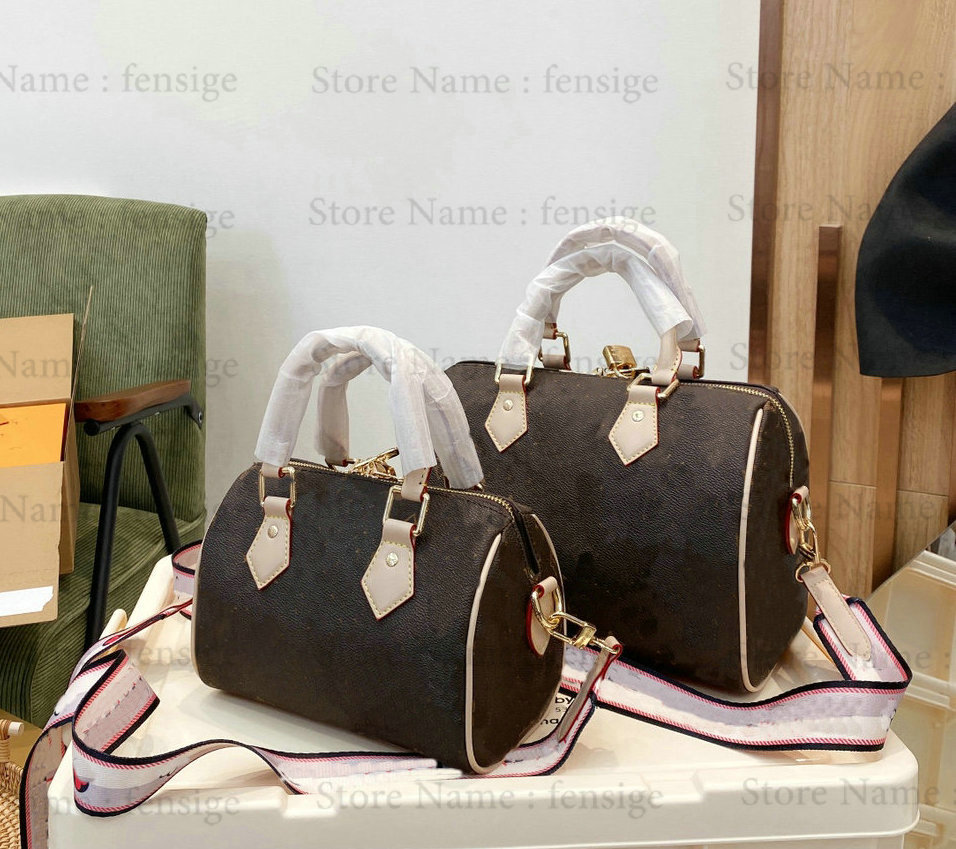 Mini Speedy Bandouliere 20 25 Nano Boston Bags Favorite Women Designer City Keepal Toron Double Handle Bag Luxurys Designers Padlock Retiro Cross Body
Mini Speedy Bandouliere 20 25 Nano Boston Bags Favorite Women Designer City Keepal Toron Double Handle Bag Luxurys Designers Padlock Retiro Cross Body