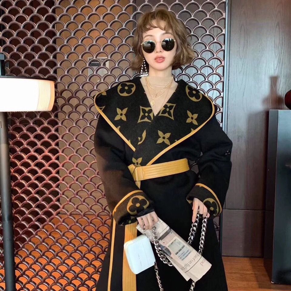 Designer2021 autumn and winter woolen Hooded Coat belt with a thin waist printed coat women' fashion brand new styleBalencaiga, Black
Designer2021 autumn and winter woolen Hooded Coat belt with a thin waist printed coat women' fashion brand new styleBalencaiga, Black