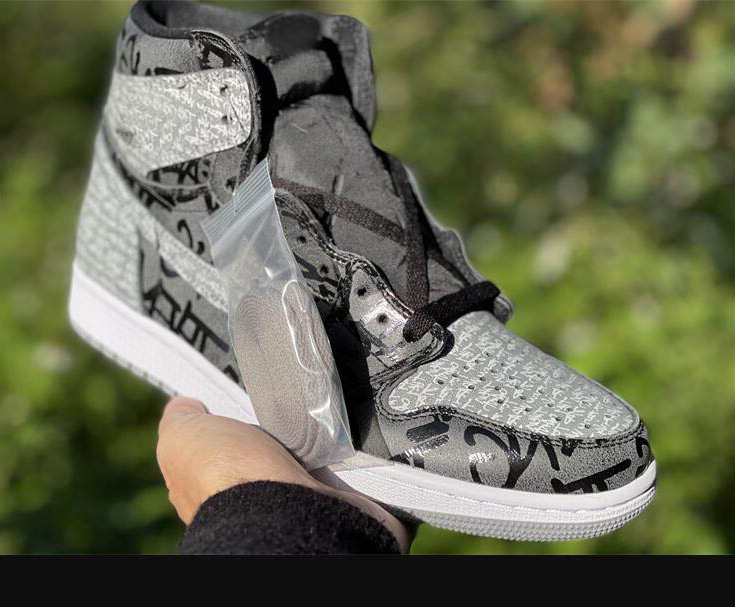 Shoes 1 OG Rebellionaire Basketball 555088-036 1s Black White-Particle Grey, Bubble wrap packaging
Shoes 1 OG Rebellionaire Basketball 555088-036 1s Black White-Particle Grey, Bubble wrap packaging