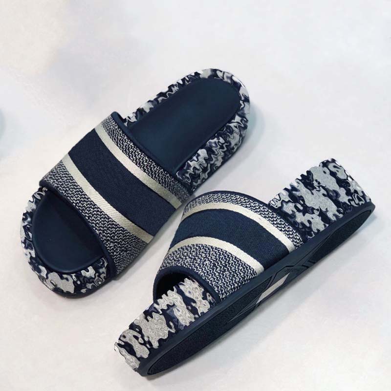 Designer Classic Women Embroidery Slippers 5 Color Thicken Print Sandals Luxury Floral Brocade Slipper Beach Ladies Letter Flat Rubber Sandal Platform Shoes 35-39, Extra fee
Designer Classic Women Embroidery Slippers 5 Color Thicken Print Sandals Luxury Floral Brocade Slipper Beach Ladies Letter Flat Rubber Sandal Platform Shoes 35-39, Extra fee