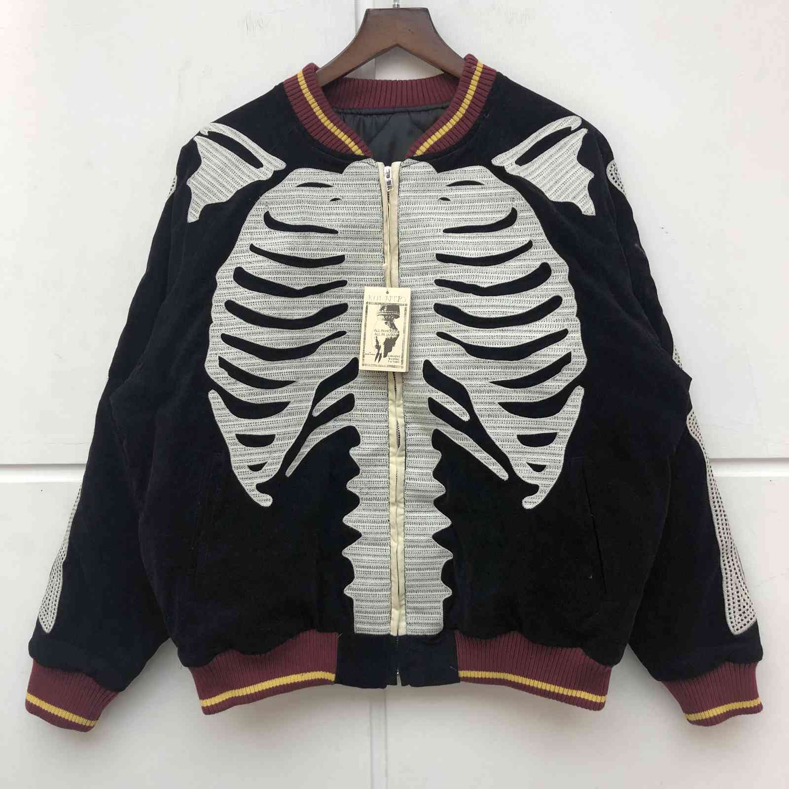 Hirata style skeleton bone embroidery velvet Baseball Jacket cotton jacket Kapital man men, Black;brown
Hirata style skeleton bone embroidery velvet Baseball Jacket cotton jacket Kapital man men, Black;brown