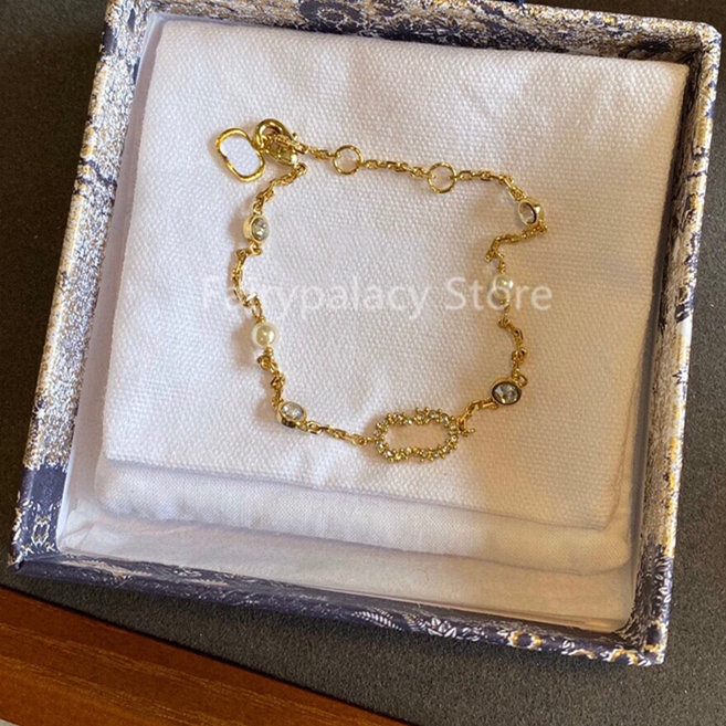 2021 Charm designers Bracelet exquisite jewelry women fashion style bracelets lovers birthday engagement wedding gift hight quality
2021 Charm designers Bracelet exquisite jewelry women fashion style bracelets lovers birthday engagement wedding gift hight quality