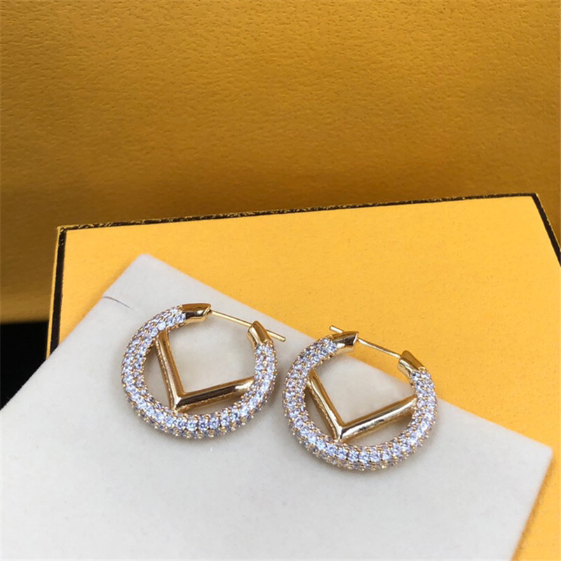 Womens Designer Earrings Fashion Hoop Huggie Women Luxurys Designers Golden Letter Earrings Jewelry Accessories With Box 21112404V
Womens Designer Earrings Fashion Hoop Huggie Women Luxurys Designers Golden Letter Earrings Jewelry Accessories With Box 21112404V