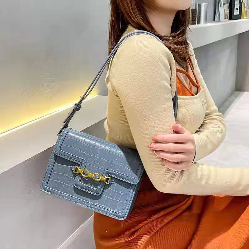 Women Messenger Bags luxurys designers Fashion black Nylon Shoulder Handbags Crossbody saddle Bag
Women Messenger Bags luxurys designers Fashion black Nylon Shoulder Handbags Crossbody saddle Bag