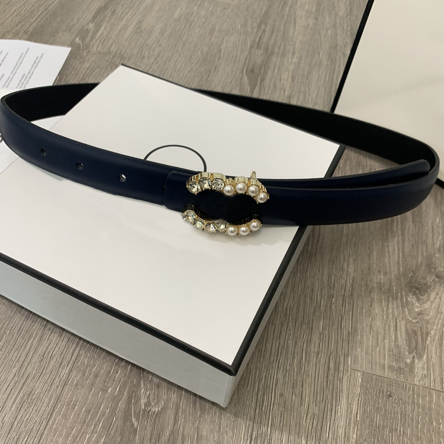 2022 Fashion Belts For Women Designer 2.5cm Wide Belt Men Classic Letter Belts Leather With Box Luxurys Brand 6 Colors Belts Versatile, 2.5cm wide with box
2022 Fashion Belts For Women Designer 2.5cm Wide Belt Men Classic Letter Belts Leather With Box Luxurys Brand 6 Colors Belts Versatile, 2.5cm wide with box