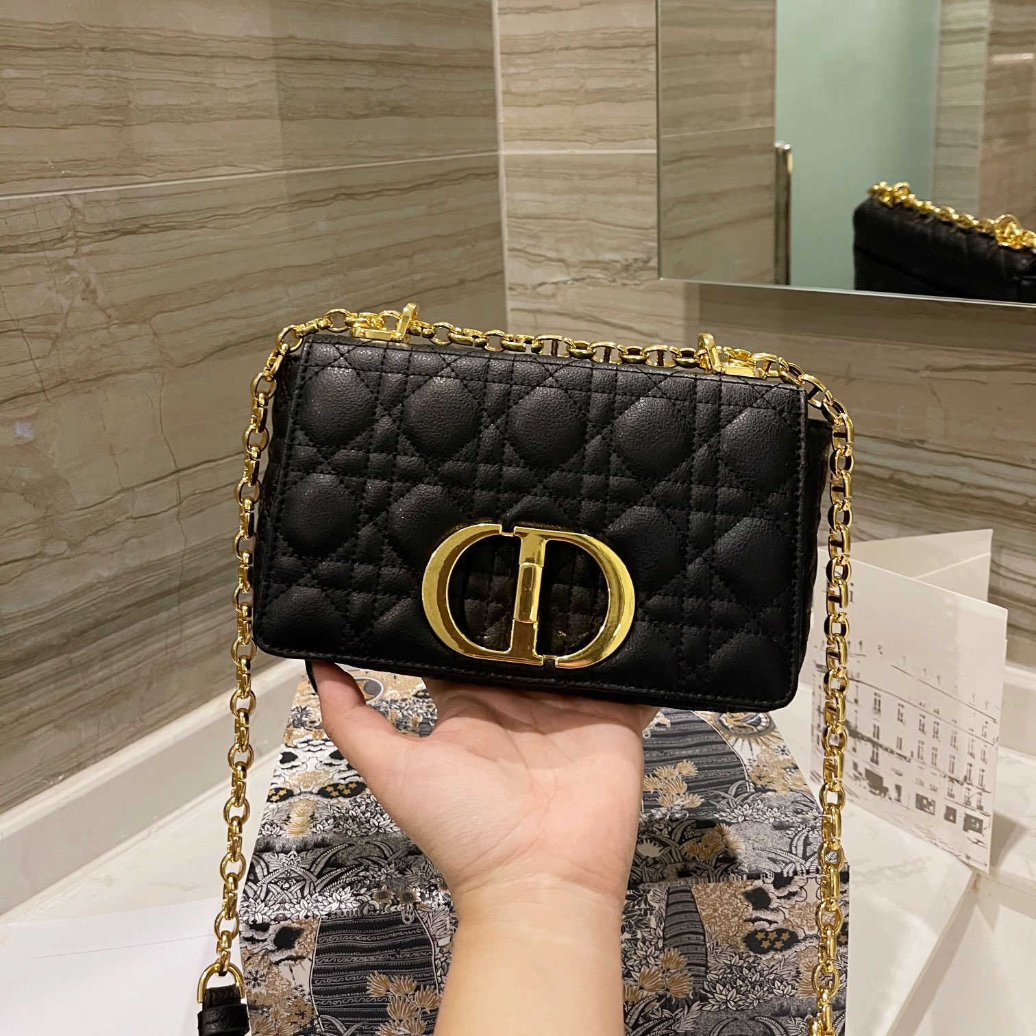Diophile Caro small Montaigne CD buckle cowhide women's single shoulder diagonal rattan lattice rhombic chain bag
Diophile Caro small Montaigne CD buckle cowhide women's single shoulder diagonal rattan lattice rhombic chain bag