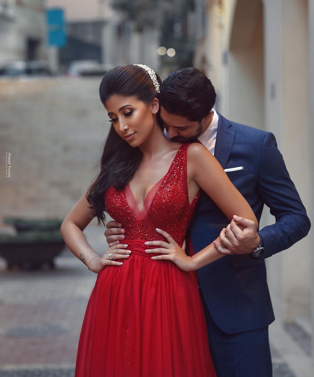 Red Sequined Fabulous Prom Dresses Deep V Neck Sleeveless Side Split Evening Gowns A Line Chiffon Floor Length Formal Dress