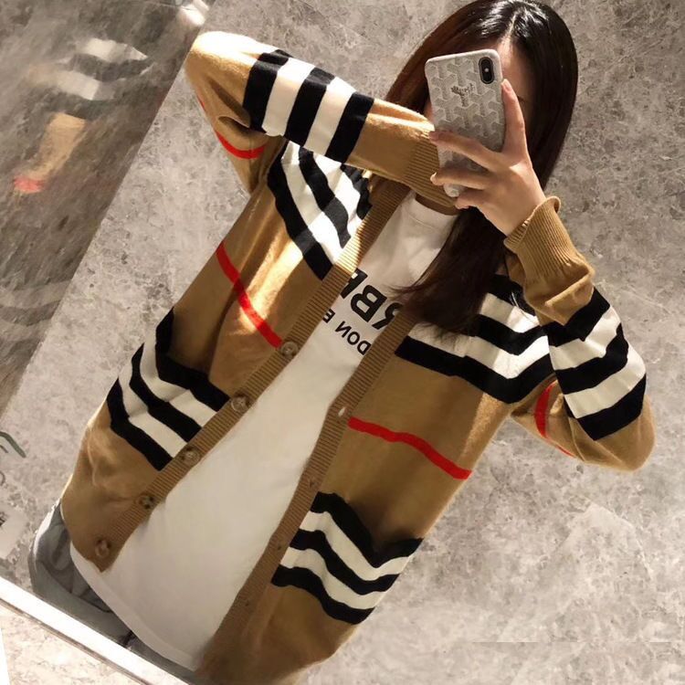Designer brand original label British retro classic v-neck cardigan jacket with contrasting stripes casual long sleeve sweater for both men and women, White
Designer brand original label British retro classic v-neck cardigan jacket with contrasting stripes casual long sleeve sweater for both men and women, White