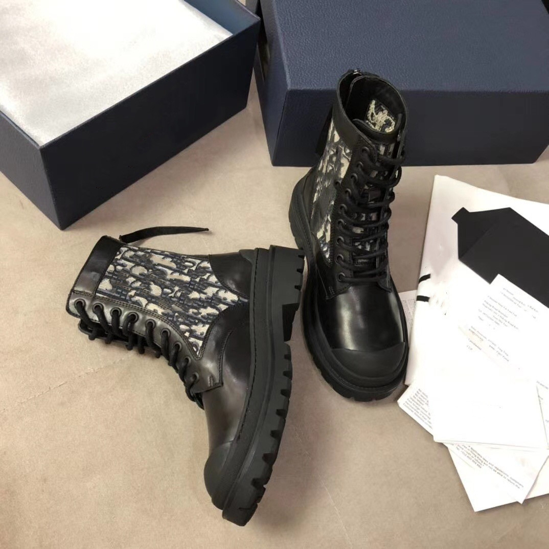 Iconic Look ! Branded Women Patent Canvas Star Trail Ankle Boot Designer Lady Black Leather Trim Zipper Rubber Sole Boots size 35-42
Iconic Look ! Branded Women Patent Canvas Star Trail Ankle Boot Designer Lady Black Leather Trim Zipper Rubber Sole Boots size 35-42