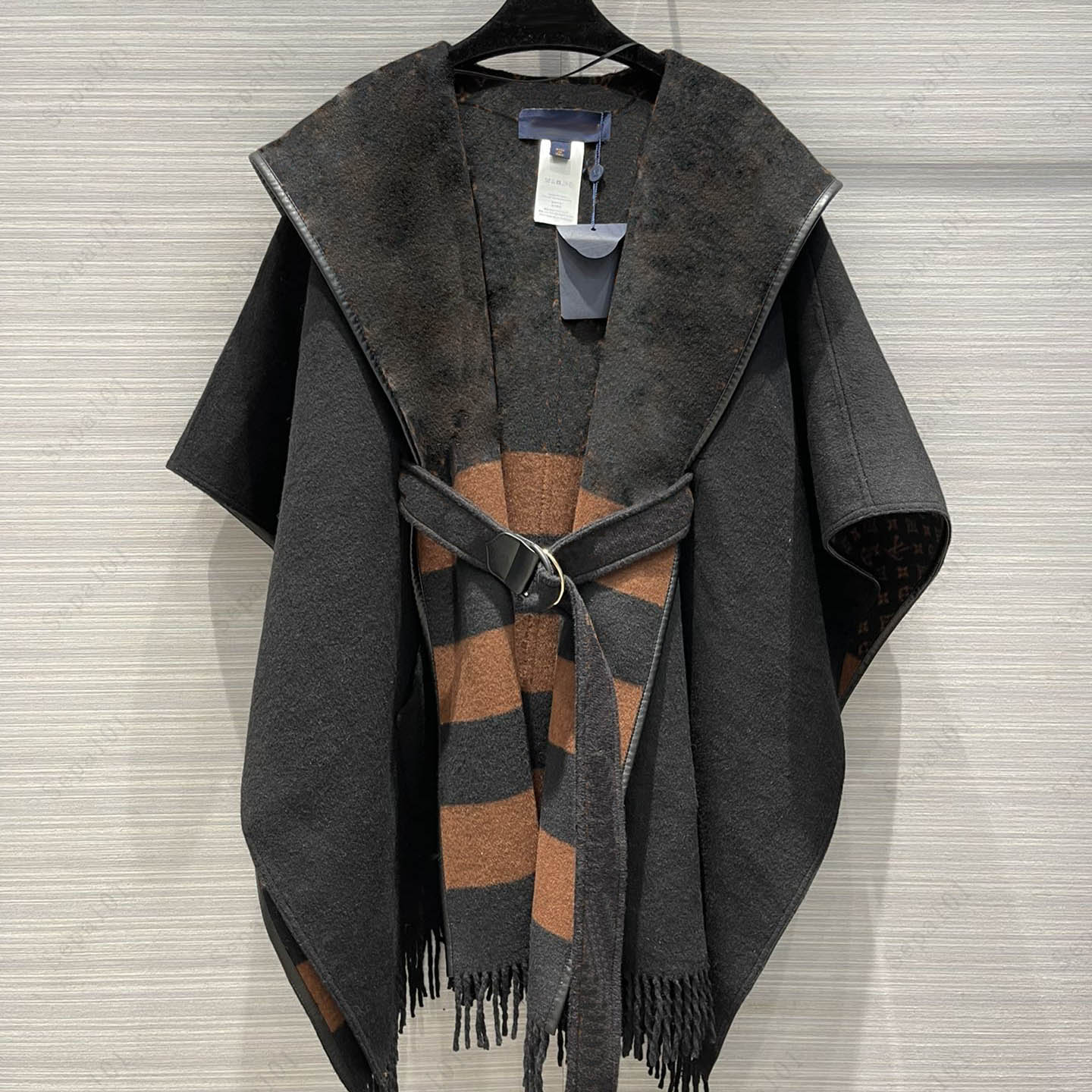 Womens Cape Autumn Fashion Women Bathrobe coat Outerwear Winter Coats 4 Styles Letter Pattern Trendy Lady Streetwear
Womens Cape Autumn Fashion Women Bathrobe coat Outerwear Winter Coats 4 Styles Letter Pattern Trendy Lady Streetwear