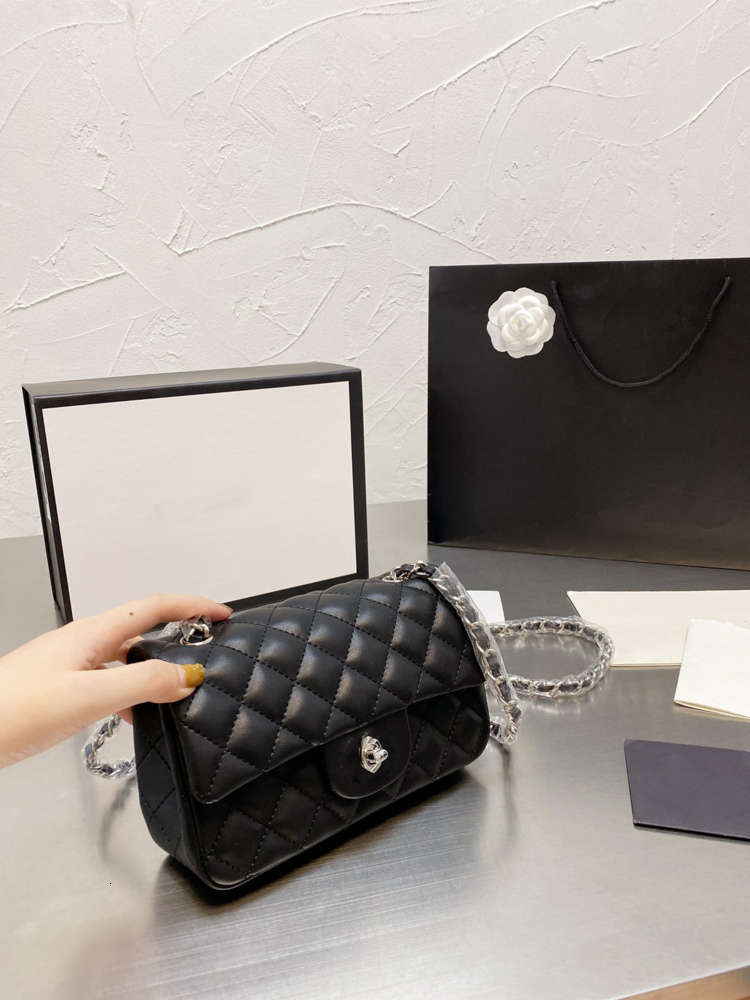 2021 C Black single shoulder bag high end product fashion style eye-catching chain shoulder strap buckle large capacity
2021 C Black single shoulder bag high end product fashion style eye-catching chain shoulder strap buckle large capacity
