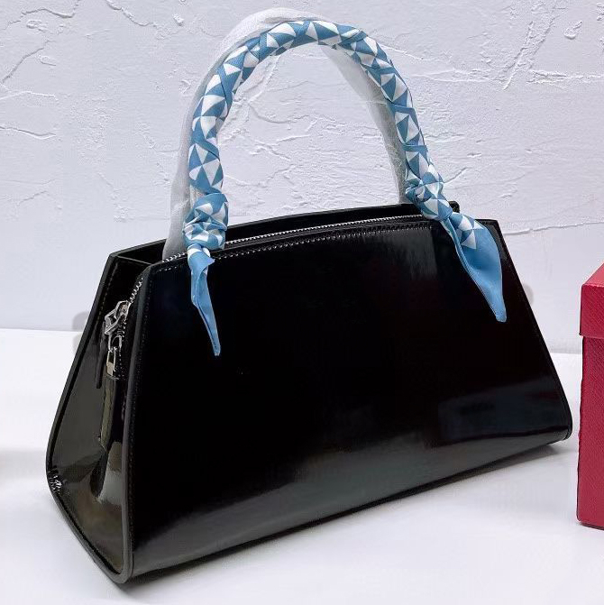 Totes Luxury Designer Fashion Shoulder senior artistic lady Bags shopping Handbags High Quality Women Ribbons temperament bag Cross body All-match letter purse, No bags
Totes Luxury Designer Fashion Shoulder senior artistic lady Bags shopping Handbags High Quality Women Ribbons temperament bag Cross body All-match letter purse, No bags