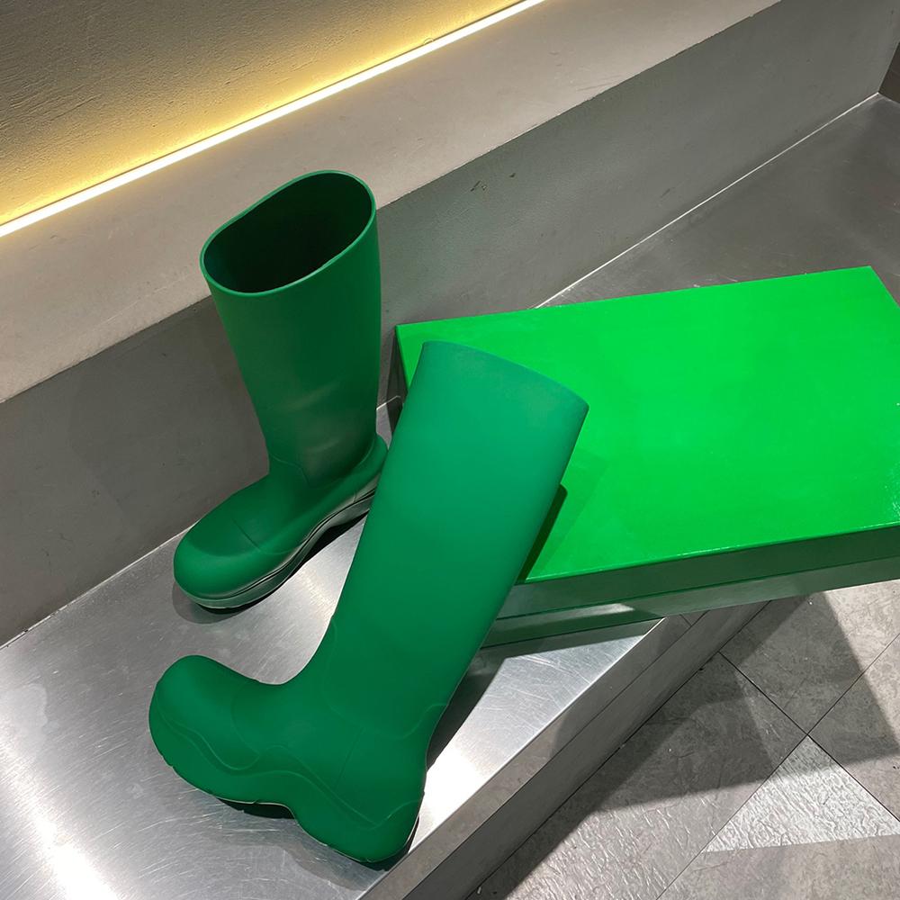 High version Designer boots jelly color rain Knee boot trend with wavy bottom lines to increase breathable sheepskin foot pads Gift, #0
High version Designer boots jelly color rain Knee boot trend with wavy bottom lines to increase breathable sheepskin foot pads Gift, #0