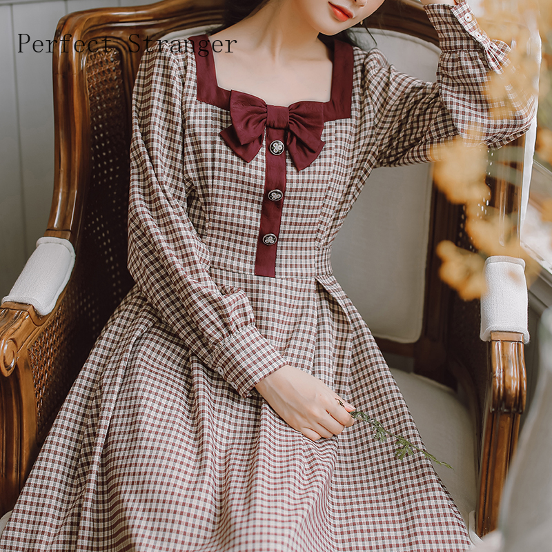 2021 autumn new arrival retro sweet square collar plaid bowknot long sleeve women long dress, Black;gray
2021 autumn new arrival retro sweet square collar plaid bowknot long sleeve women long dress, Black;gray