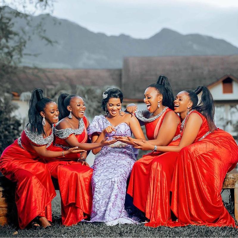 2022 Sexy African Red Off Shoulder Bridesmaid Dresses Plus Size with Sash Side Split Mermaid Crystal Beads Long Maid of Honor Prom Dress Wedding Party