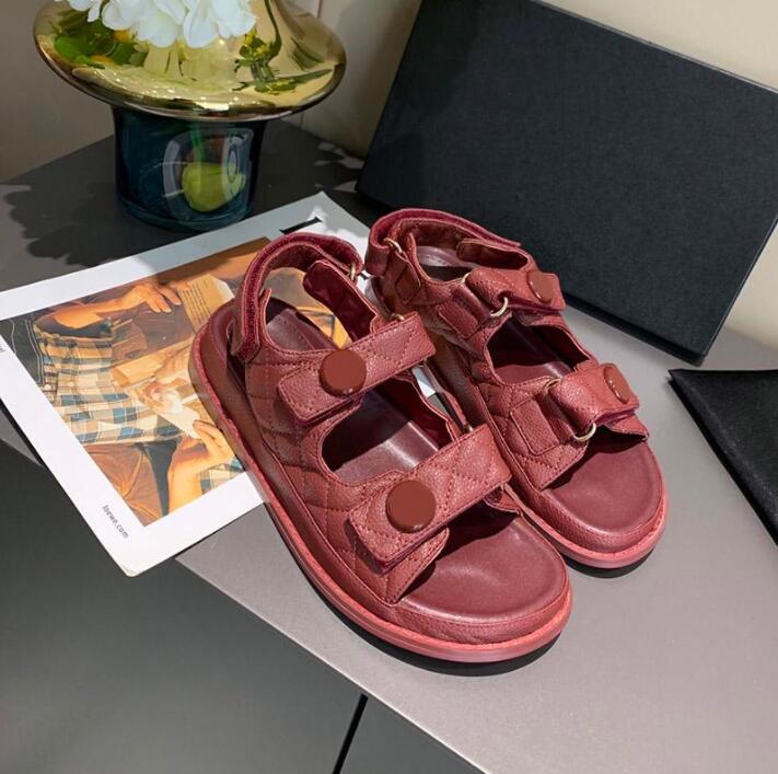 Luxury Designer Sandals Black White Grid Pattern Magic Stick Shoes Versatile Casual Sports Sandal Velcro Flat Stylist Women Shoe With Box, Color 1
Luxury Designer Sandals Black White Grid Pattern Magic Stick Shoes Versatile Casual Sports Sandal Velcro Flat Stylist Women Shoe With Box, Color 1
