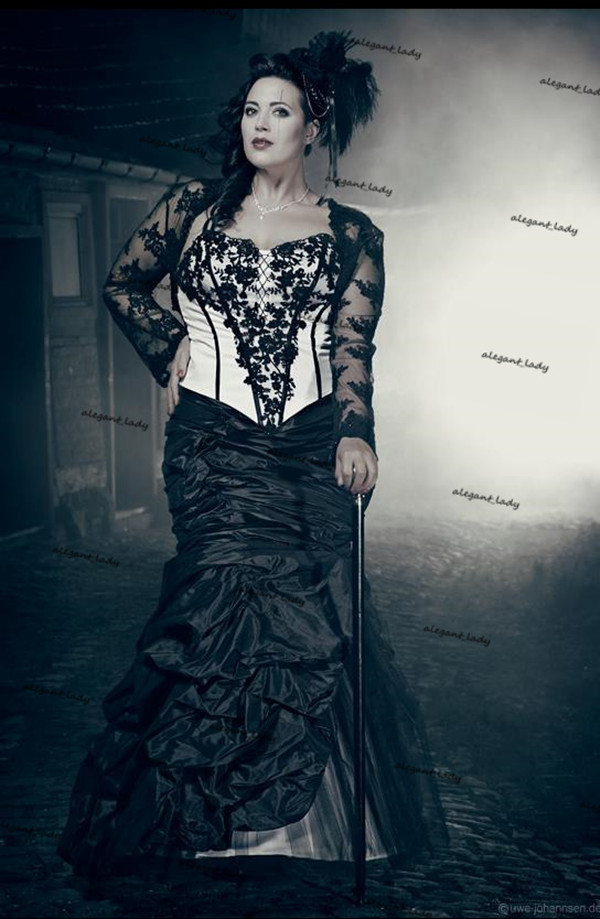 Plus Size Gothic Mermaid Wedding Dresses with Long Sleeve Vintage Black and Whtie Lace-up Corset Medieval Bridal Dress