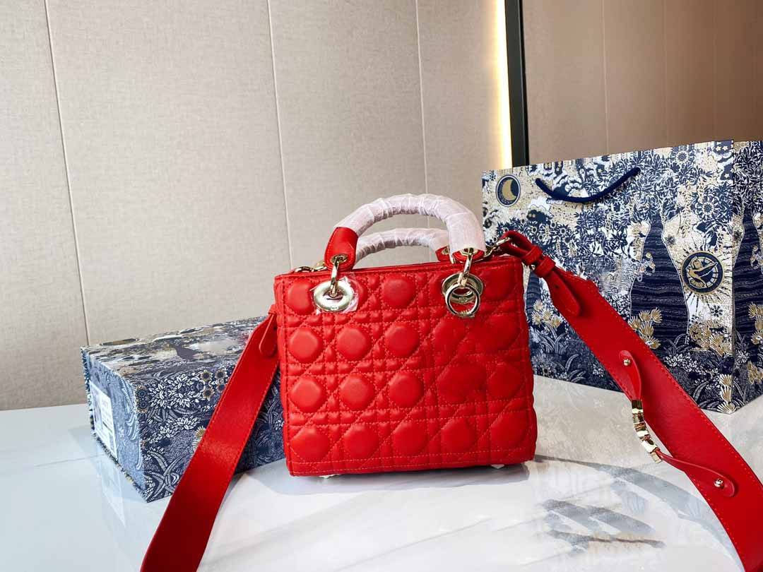 2021 Luxurys Designers bags Luxury bag nubuck leather with adjustable shoulder strap this product sells well in F women's handbags
2021 Luxurys Designers bags Luxury bag nubuck leather with adjustable shoulder strap this product sells well in F women's handbags