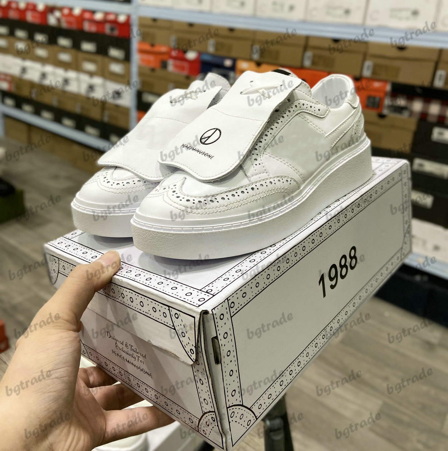 G-Dragon PEACEMINUSONE x Kwondo 1 Running Shoes Unisex Triple White KX/E0 GD 3.0 Sports Trainer Sneakers
G-Dragon PEACEMINUSONE x Kwondo 1 Running Shoes Unisex Triple White KX/E0 GD 3.0 Sports Trainer Sneakers