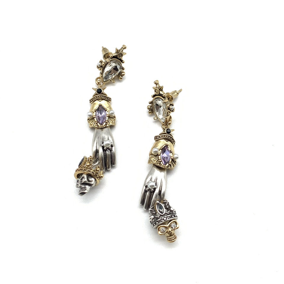 Luxury MC Dangle & Chandelier queen VINTAGE EARRINGS dark Baroque diamond ghost hand crown Skull Design Earrings, Silver
Luxury MC Dangle & Chandelier queen VINTAGE EARRINGS dark Baroque diamond ghost hand crown Skull Design Earrings, Silver