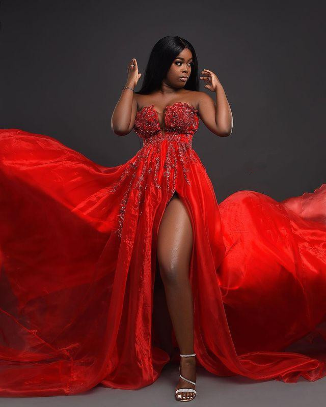 Plus Size Prom Dresses A Line Red Lace Beaded Sexy High Split Evening Formal Party Second Reception Gowns Sweep Train Robe De Soiree