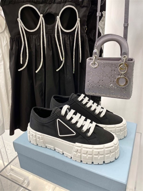 Prad 2021 Mens Platform Sneakers Women Classic Diamond Fully White Shoes Top Quality Leather Fashion Platform Shoes Trendy Designer Casual Shoes, Choose the color
Prad 2021 Mens Platform Sneakers Women Classic Diamond Fully White Shoes Top Quality Leather Fashion Platform Shoes Trendy Designer Casual Shoes, Choose the color