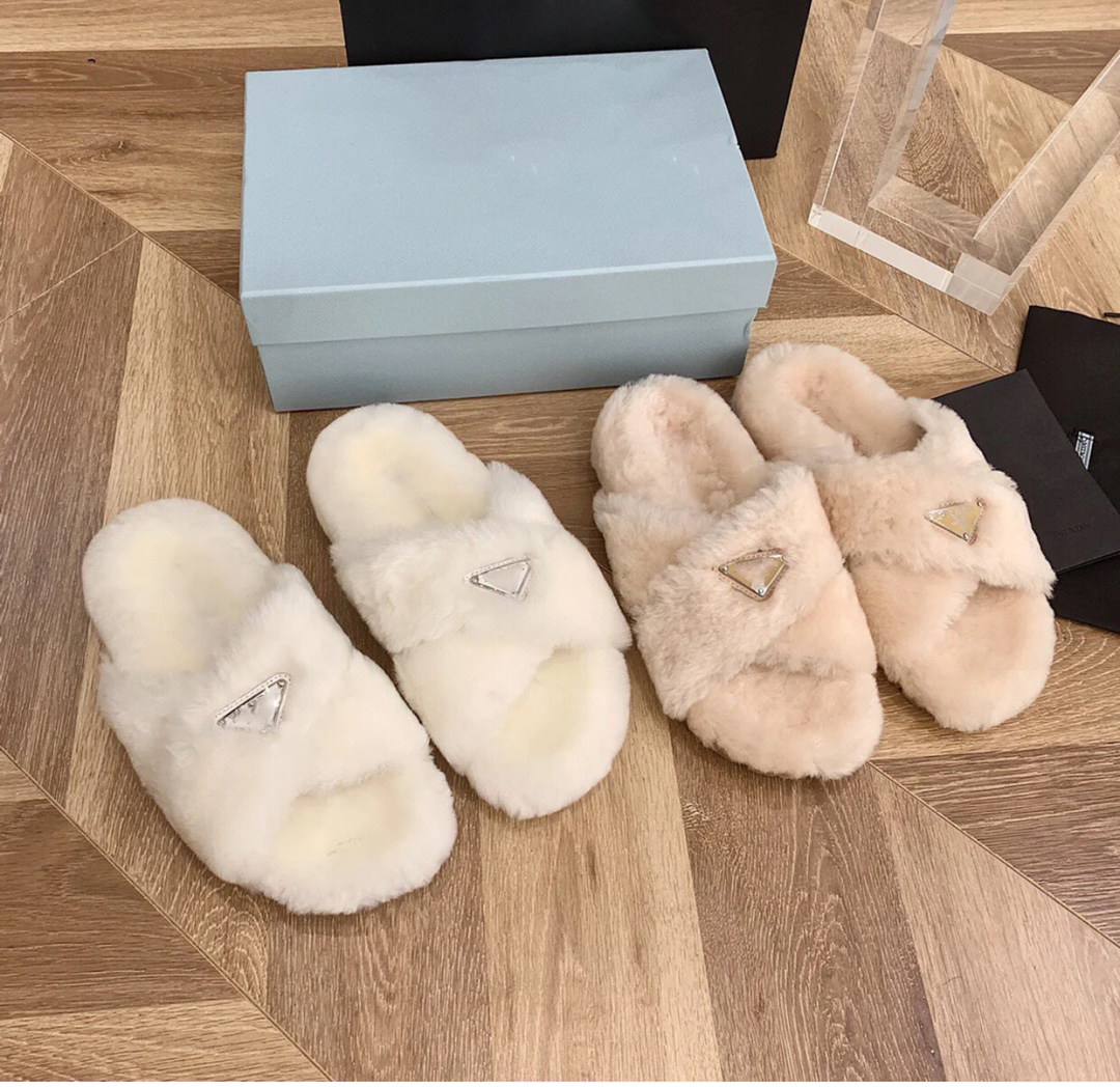 2021 Winter Women slippers wool warm fur slipper house outside show style Splicing autumn womens slides Ladies Hollow Sandals Midsole Thick, Black
2021 Winter Women slippers wool warm fur slipper house outside show style Splicing autumn womens slides Ladies Hollow Sandals Midsole Thick, Black