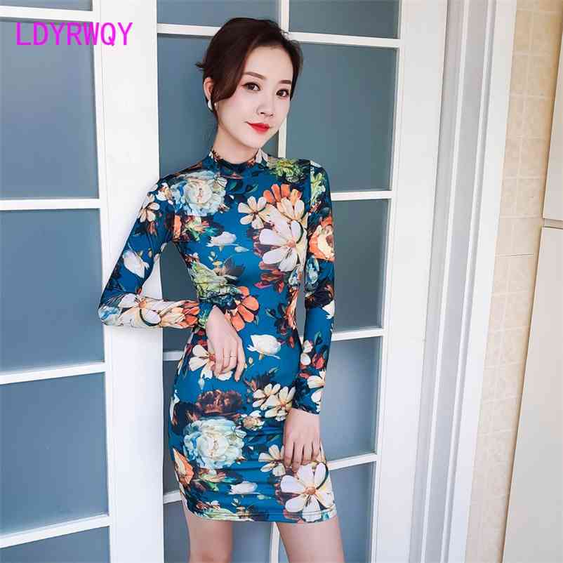 Sexy women's dress with western style Printed Dress half high collar, slim fit and buttocks, improved cheongsam 210603, Milk wire
Sexy women's dress with western style Printed Dress half high collar, slim fit and buttocks, improved cheongsam 210603, Milk wire