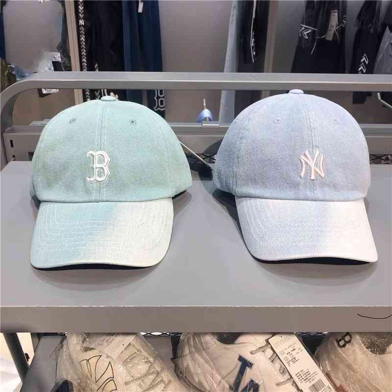 Korean new baseball washed old gradient B letter cap for men and women with tide curved brim hat couple
Korean new baseball washed old gradient B letter cap for men and women with tide curved brim hat couple