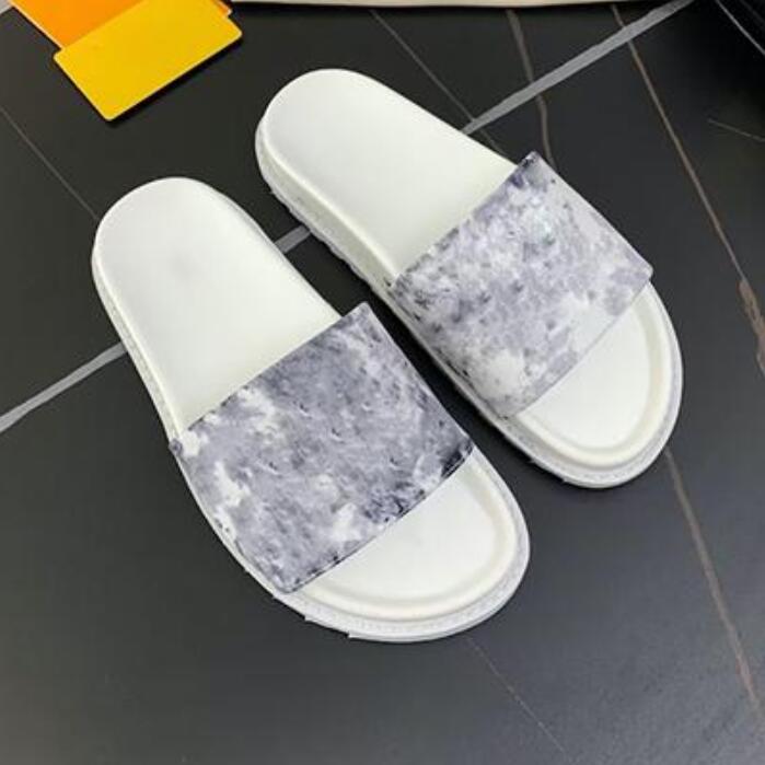 Men designer slippers Women Waterfront platform sandal Multicolor 4 Colors Summer Fashion Flip Flop Top Quality with box, Black
Men designer slippers Women Waterfront platform sandal Multicolor 4 Colors Summer Fashion Flip Flop Top Quality with box, Black