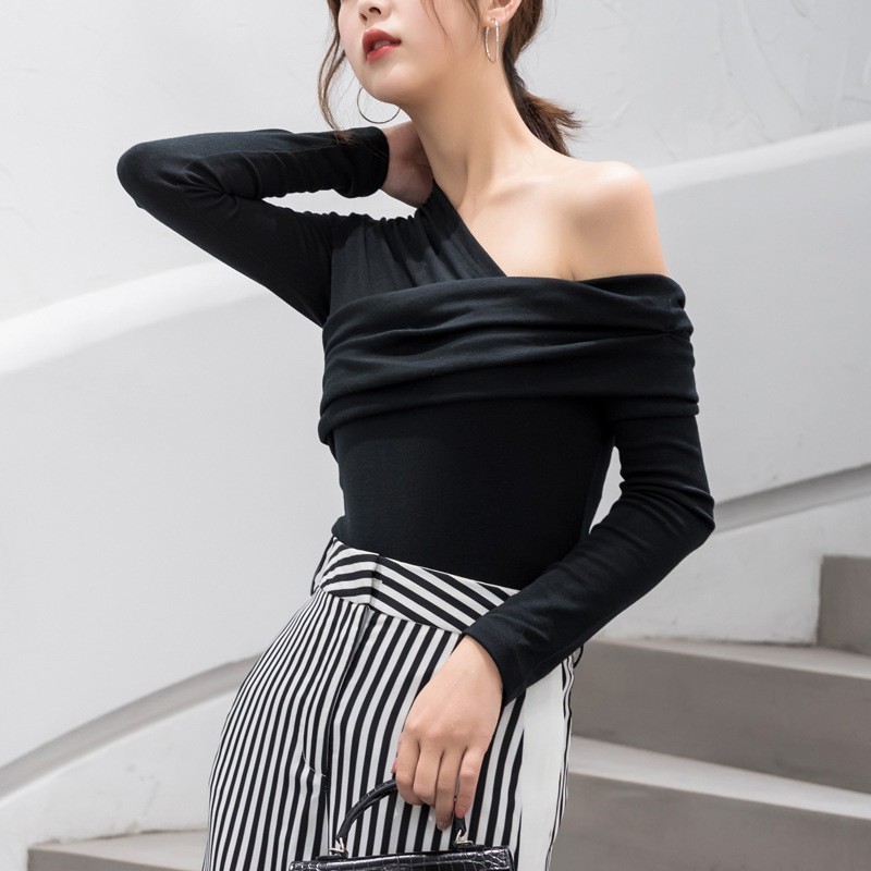 TWOTWINSTYLE Sexy Off Shoulder Asymmetric Women's T-shirts Tops Female Slim Long Sleeve Fashion Black Tshirt Autumn 210406