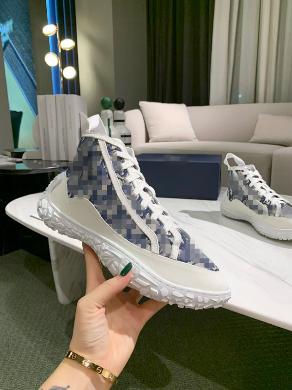 Fashion 21SS oblique printing platform high-quality men's and women's triple retro shoes, shoe size 35-46 MJKfjj003
Fashion 21SS oblique printing platform high-quality men's and women's triple retro shoes, shoe size 35-46 MJKfjj003