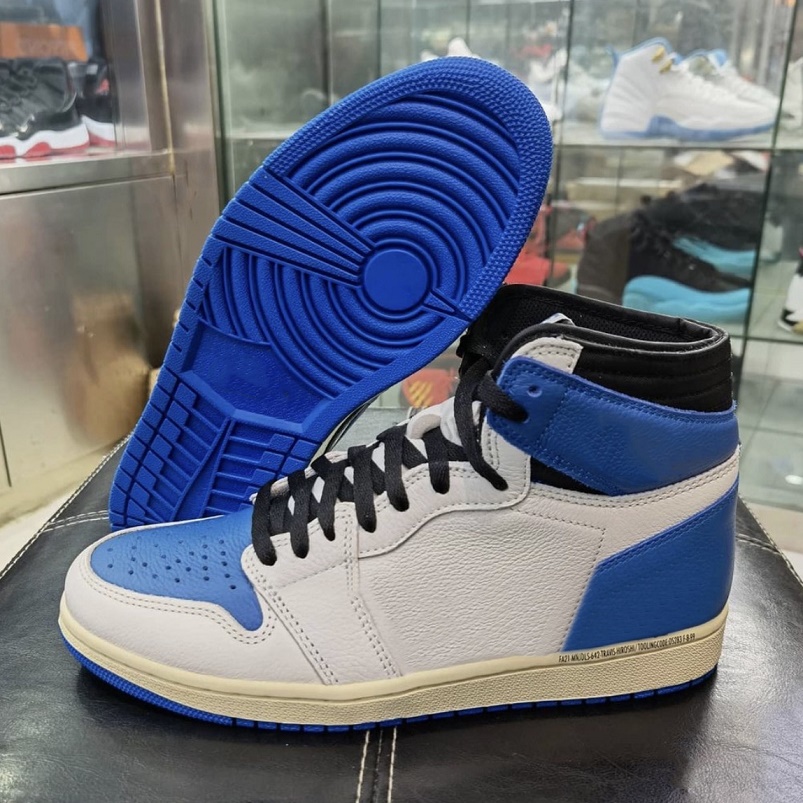 With Box Scok Travis Scotts x Fragment jumpman 1 mens basketball shoes fashion Sail Black Military Blue Pink 1s High OG SP men women trainers sports sneakers 36-45
With Box Scok Travis Scotts x Fragment jumpman 1 mens basketball shoes fashion Sail Black Military Blue Pink 1s High OG SP men women trainers sports sneakers 36-45