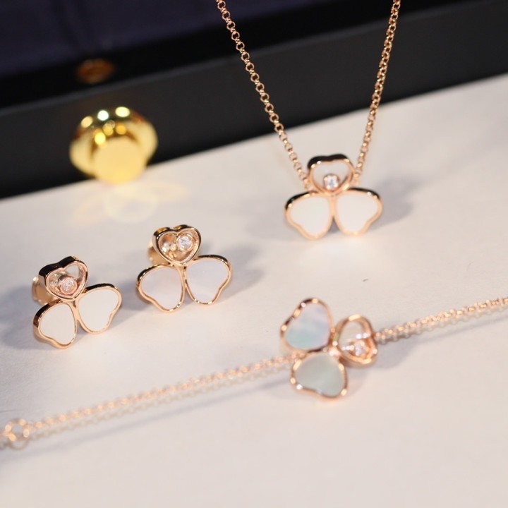 Luxury Pendant Necklaces chopin Happy hearts wings Happy Diamond chop@rd Necklace, Silver
Luxury Pendant Necklaces chopin Happy hearts wings Happy Diamond chop@rd Necklace, Silver