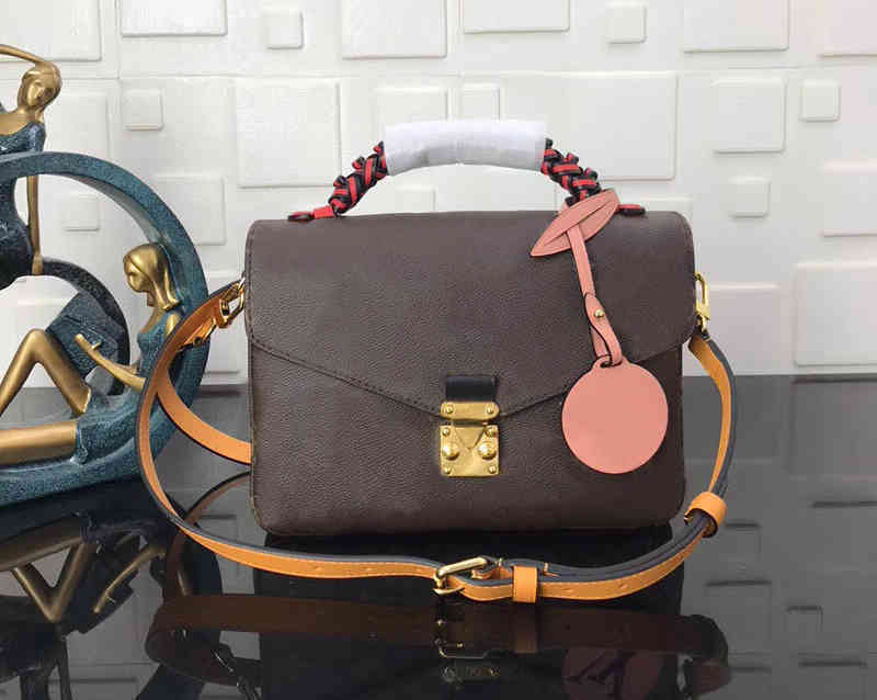 High Quality luxurys designers bags Messenger bag Men Women Totes printing letter Shoulder crossbody M43984, Brown presbyopia with red band
High Quality luxurys designers bags Messenger bag Men Women Totes printing letter Shoulder crossbody M43984, Brown presbyopia with red band