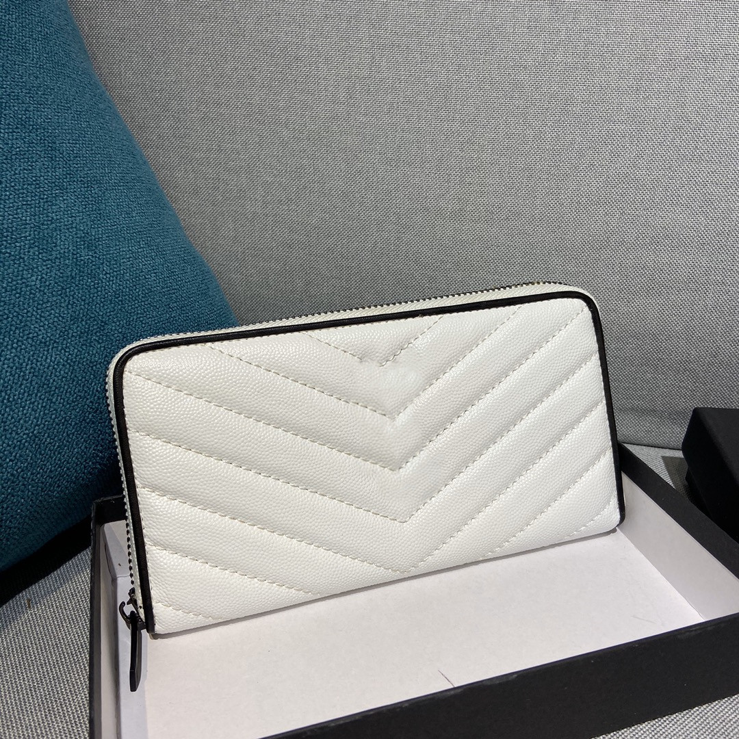 Single zipper wallet the most stylish way to carry around money cards and coins men purse card holder long women wallets with black hardware 
Single zipper wallet the most stylish way to carry around money cards and coins men purse card holder long women wallets with black hardware