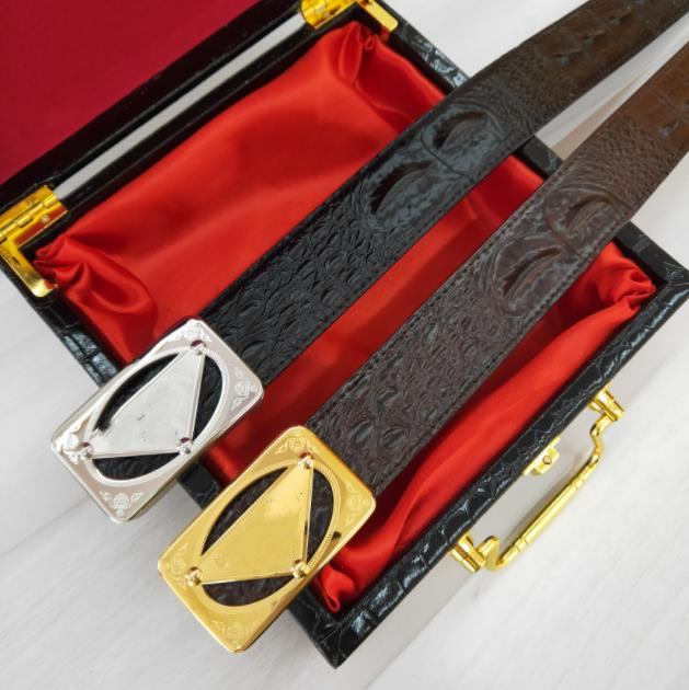 Leather letter belt. High-quality alloy & silver steel locks. Classic crocodile pattern. Unisex, fashionable and versatile, Width3.8cm / with box
Leather letter belt. High-quality alloy & silver steel locks. Classic crocodile pattern. Unisex, fashionable and versatile, Width3.8cm / with box