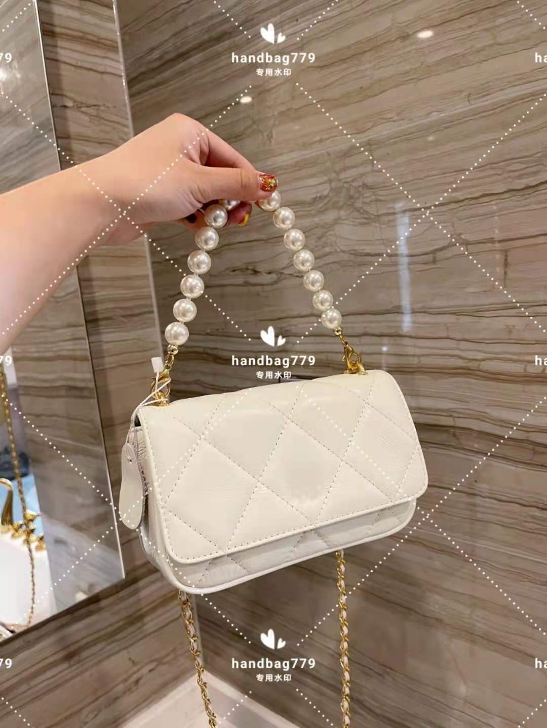 Ladies classic Package cover type beaded chain dinner bags Genuine leather with rhomboid trim luxury high end design Clutch Shoulder Bag
Ladies classic Package cover type beaded chain dinner bags Genuine leather with rhomboid trim luxury high end design Clutch Shoulder Bag