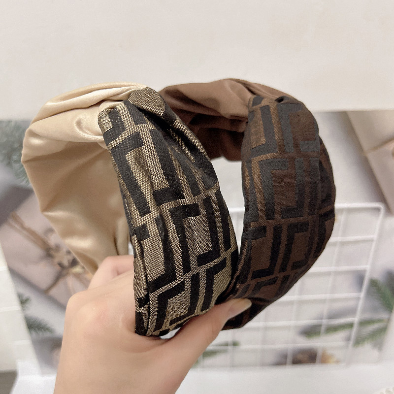 Wholesale 2color Korean Letters Print Headband Designer Headwraps Wide Edge Cross Knotted Headbands Luxury Twist Turban HairHoop Hair Products for Women Lady
Wholesale 2color Korean Letters Print Headband Designer Headwraps Wide Edge Cross Knotted Headbands Luxury Twist Turban HairHoop Hair Products for Women Lady