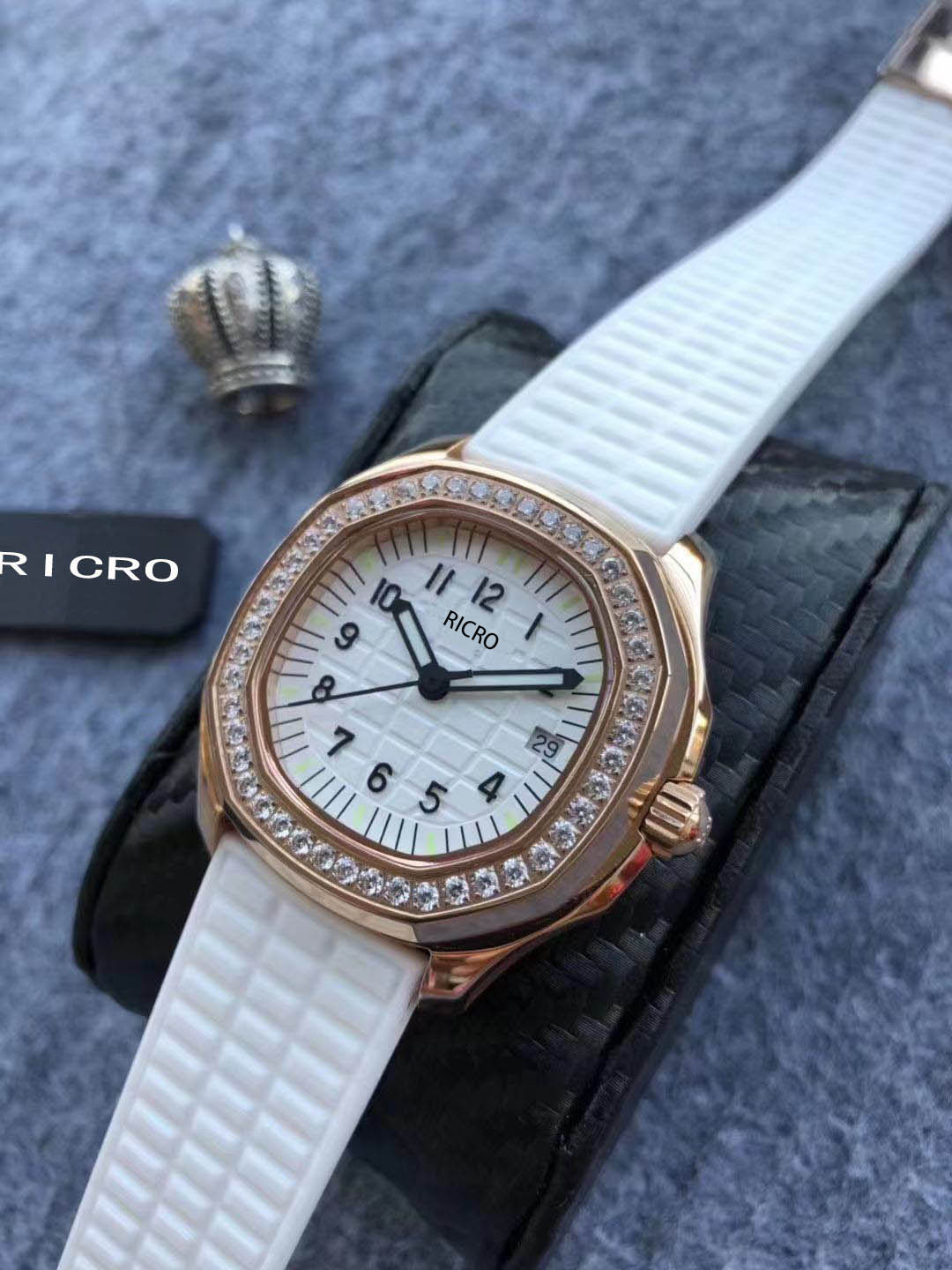 Watch master automatic machine movement 2021 men's sport luxury top rose gold inset diamond case rubber watchband sapphire glass wholesale and retail
Watch master automatic machine movement 2021 men's sport luxury top rose gold inset diamond case rubber watchband sapphire glass wholesale and retail