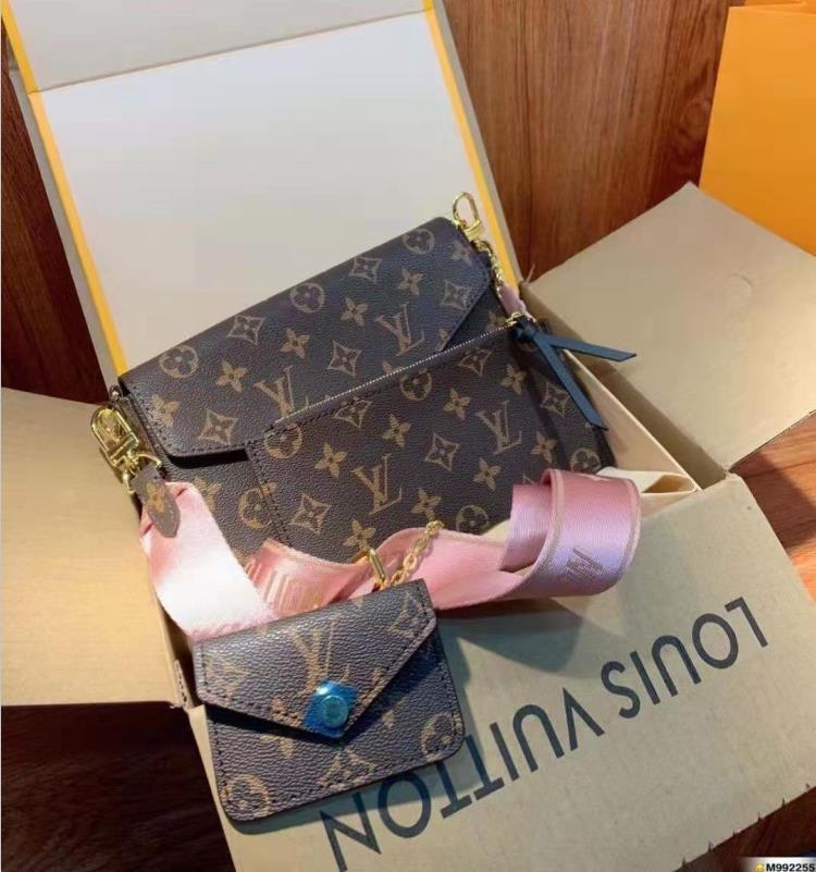 8 LV LOUIS MONTAIGNE BB Handbags Leather Women Shoulder Bags VUTTON Messenger Crossbody Bag VITTON Purse Fashion Designer Handbag To, Red;black
8 LV LOUIS MONTAIGNE BB Handbags Leather Women Shoulder Bags VUTTON Messenger Crossbody Bag VITTON Purse Fashion Designer Handbag To, Red;black