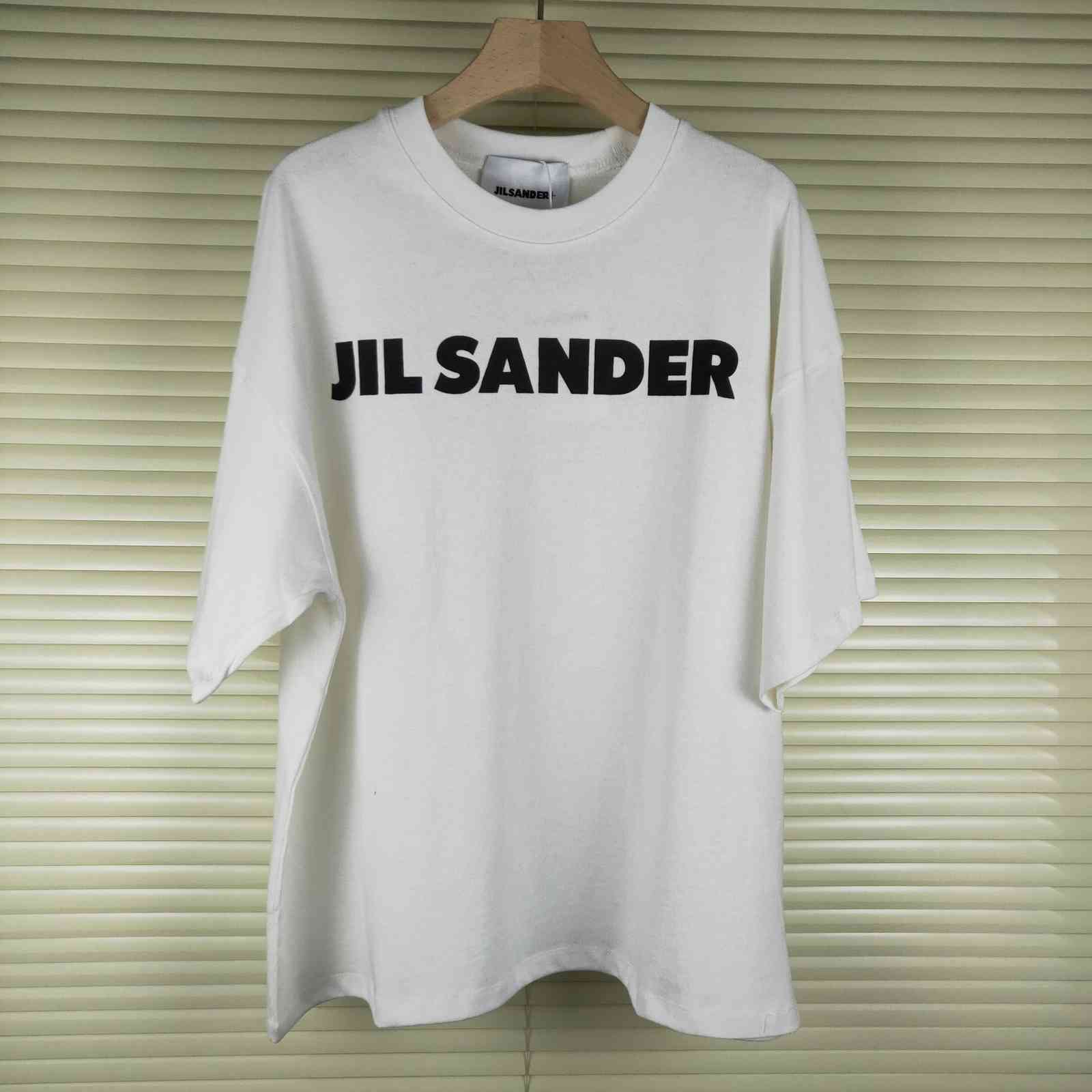 Fashion designers Jil sander ss new classic letter BF short sleeve Tshirt loose Unisex clothes, White
Fashion designers Jil sander ss new classic letter BF short sleeve Tshirt loose Unisex clothes, White