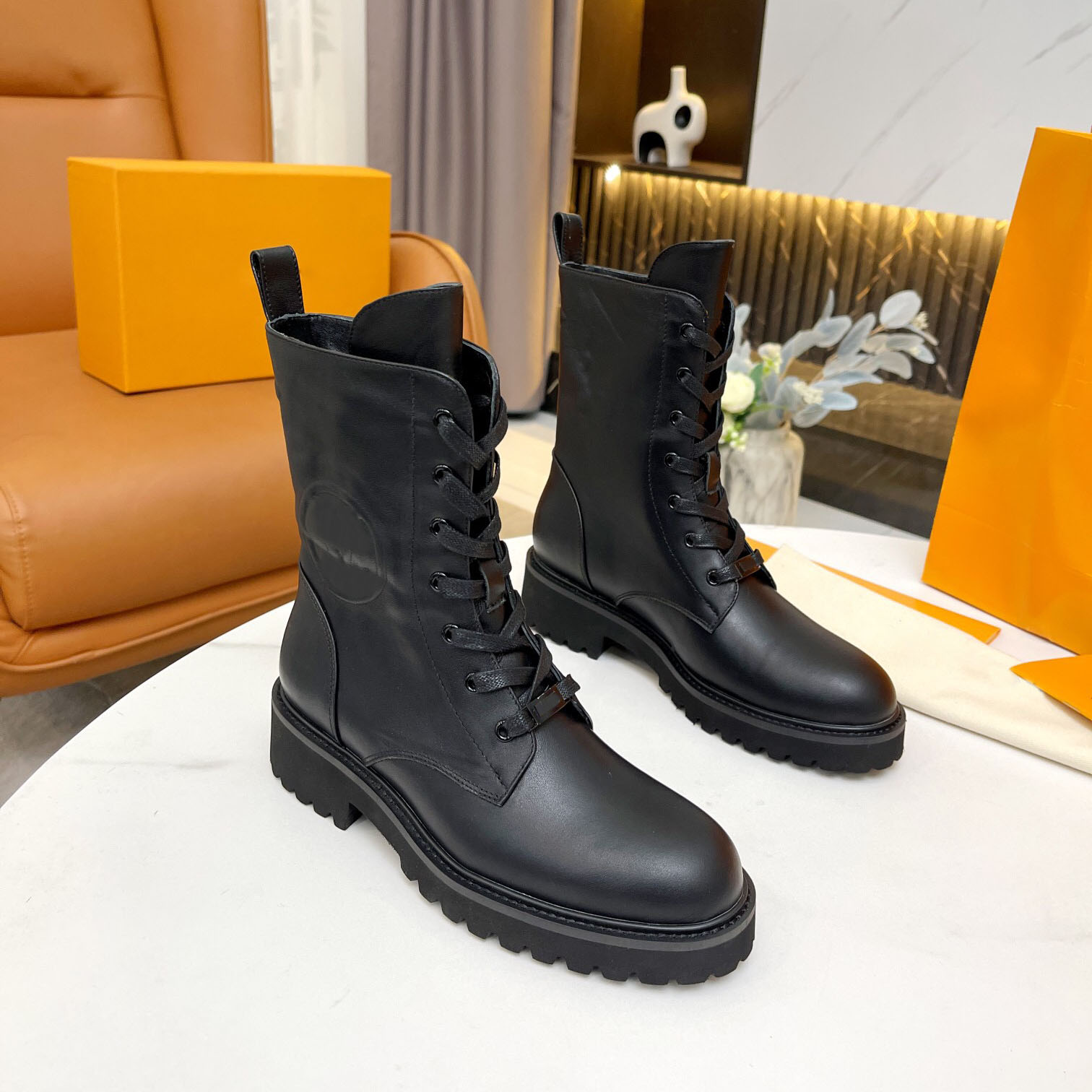 2021 women territory flat ranger Martin boots womens autumn winter platform ankle booties designer luxury ladies thick bottom half bootis box size 35-42
2021 women territory flat ranger Martin boots womens autumn winter platform ankle booties designer luxury ladies thick bottom half bootis box size 35-42