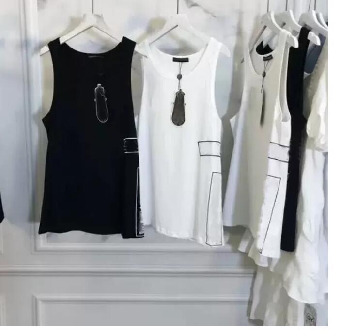 2021 arm cross flower Chrome mens white tank top t shirt Chromehearts heart shirts Sweater ch Casual tshirts Embossed Pattern Men's, Color 2 pictures on description
2021 arm cross flower Chrome mens white tank top t shirt Chromehearts heart shirts Sweater ch Casual tshirts Embossed Pattern Men's, Color 2 pictures on description