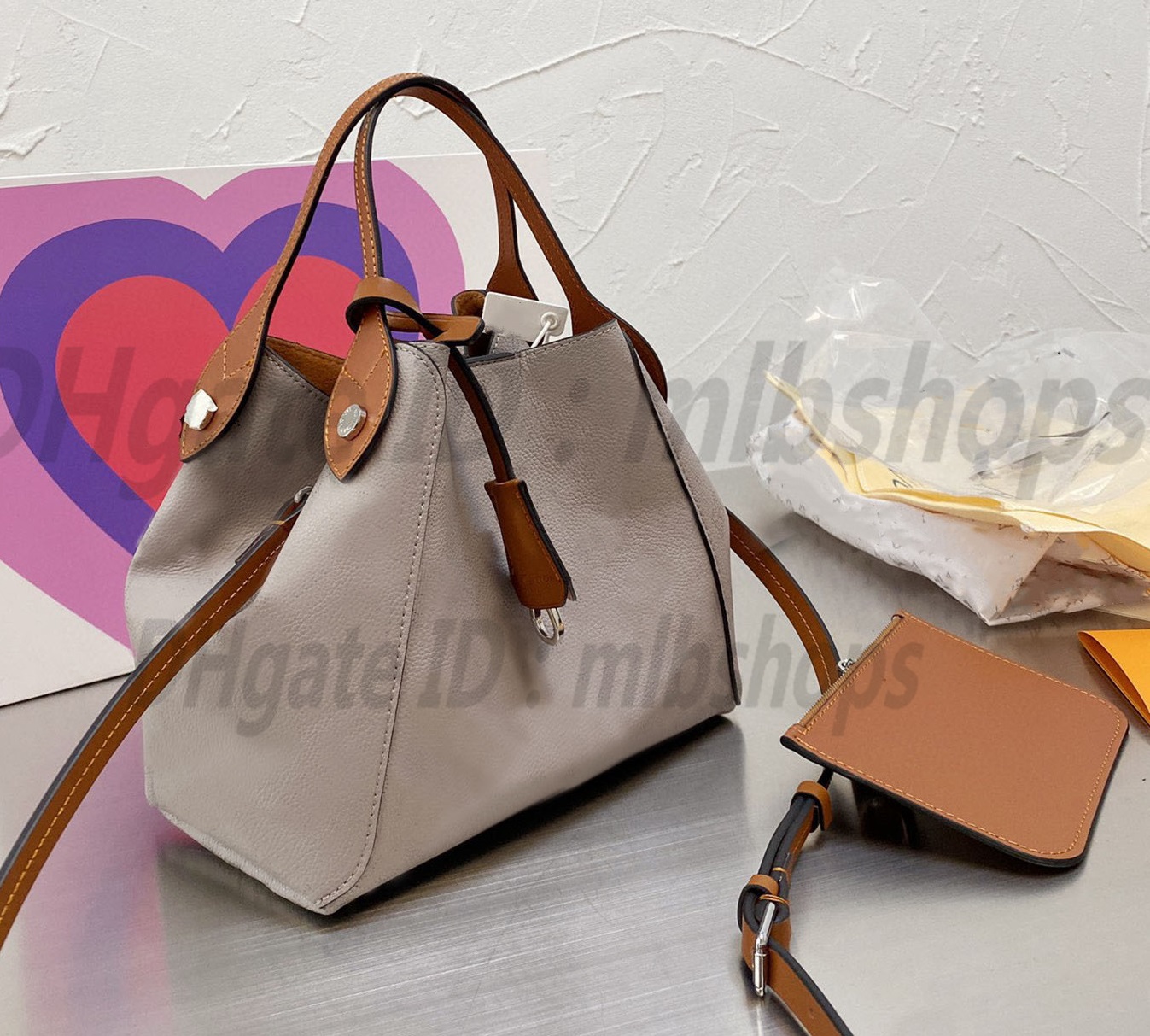 Top Quality L luxurys designers bags Fashion womens CrossBody Chains Handbag ladies Totes Cowboy Cowhide shopping Bag purse 2021 Cross Body Handbags Most Popular, No bags
Top Quality L luxurys designers bags Fashion womens CrossBody Chains Handbag ladies Totes Cowboy Cowhide shopping Bag purse 2021 Cross Body Handbags Most Popular, No bags