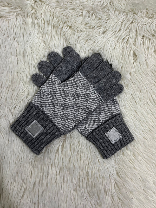2022 Black gray Cashmere gloves warm in autumn Gloves For Women Designer Ladies Letters Print Embroidered Mittens for Women Fashion Thin Party Gloves
2022 Black gray Cashmere gloves warm in autumn Gloves For Women Designer Ladies Letters Print Embroidered Mittens for Women Fashion Thin Party Gloves
