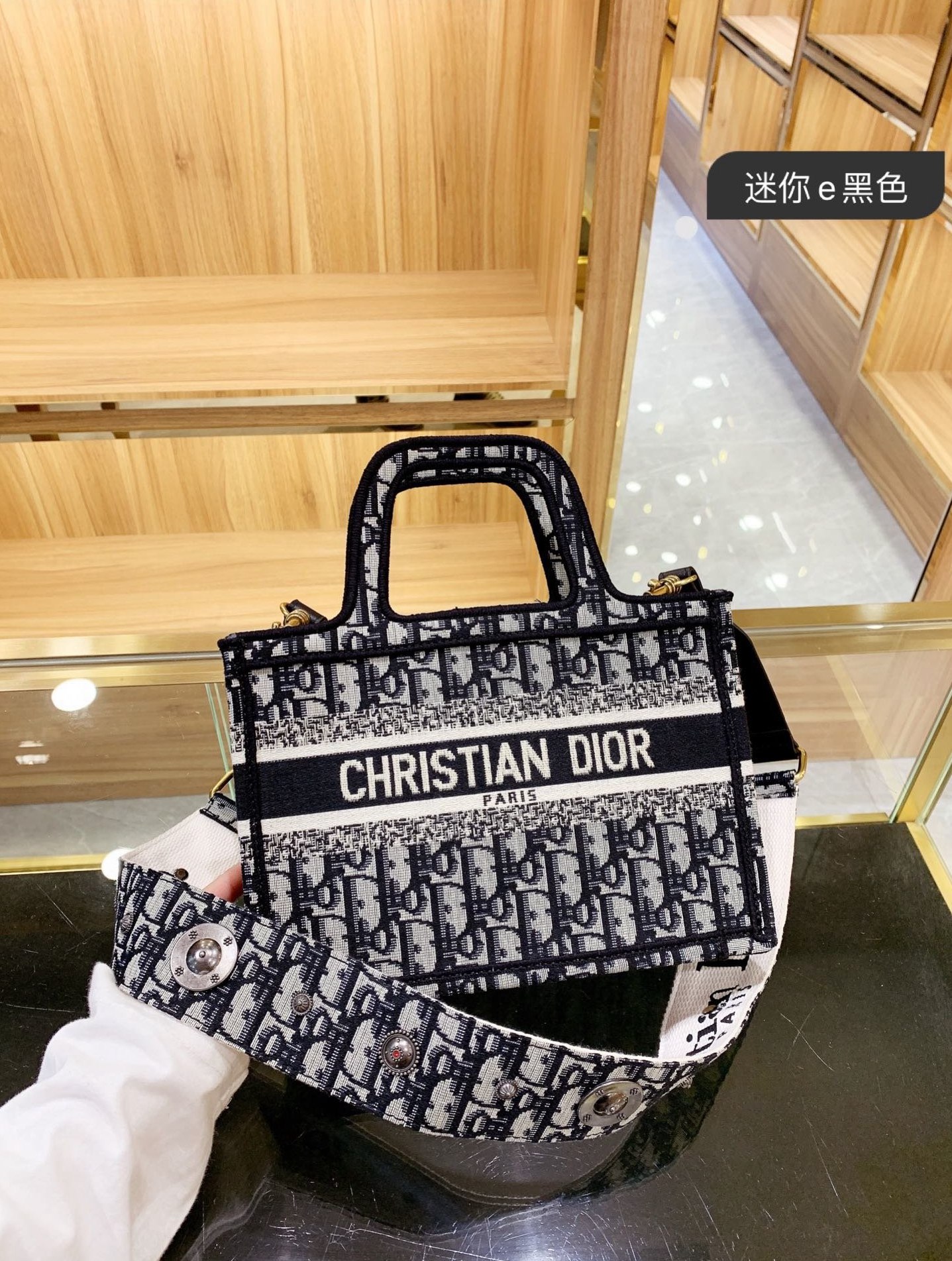 luxury brand leather shoulder bag 2021 fashion women's classic handbags crossbody bags -l4578, Red;black
luxury brand leather shoulder bag 2021 fashion women's classic handbags crossbody bags -l4578, Red;black