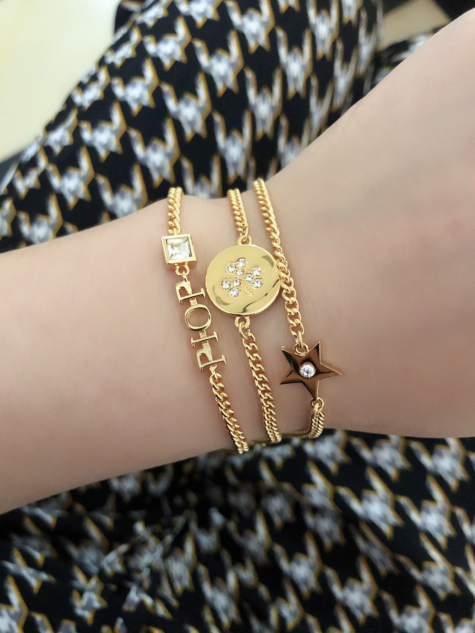 Designer letter Bracelet three pic Yellow round Link Chain have stamp star very beautiful with box 060620, Black
Designer letter Bracelet three pic Yellow round Link Chain have stamp star very beautiful with box 060620, Black