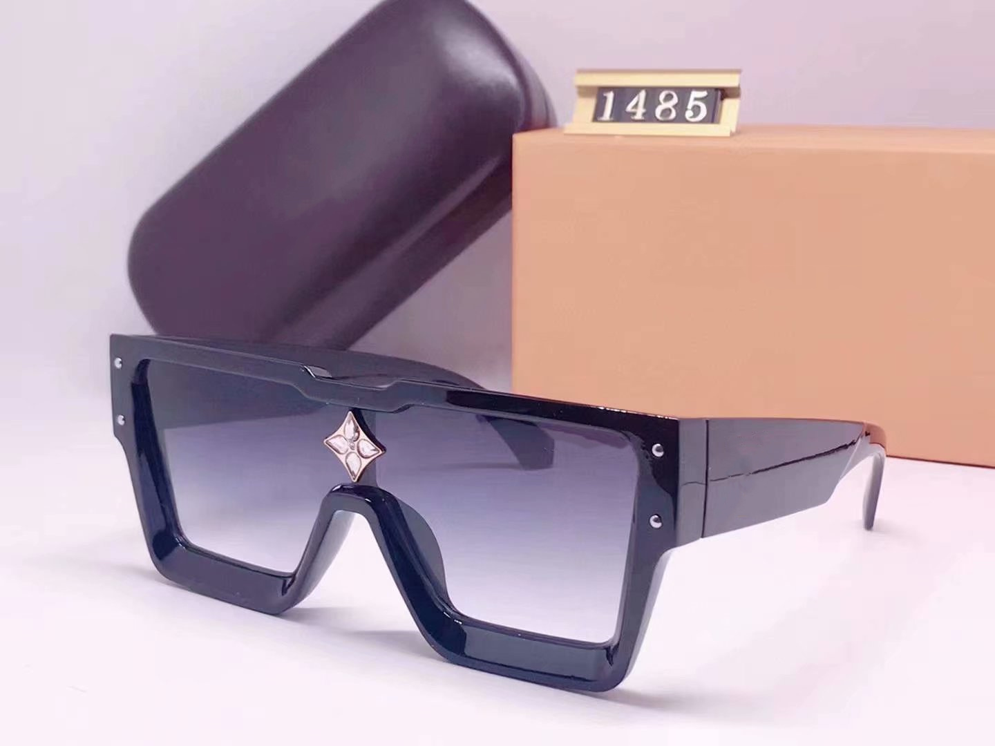 Luxury MILLIONAIRE Sunglasses Full Frame Vintage Sun 1485 Polarized Men For Shiny Gold Sell Women Designer Sunglasse, White;black
Luxury MILLIONAIRE Sunglasses Full Frame Vintage Sun 1485 Polarized Men For Shiny Gold Sell Women Designer Sunglasse, White;black